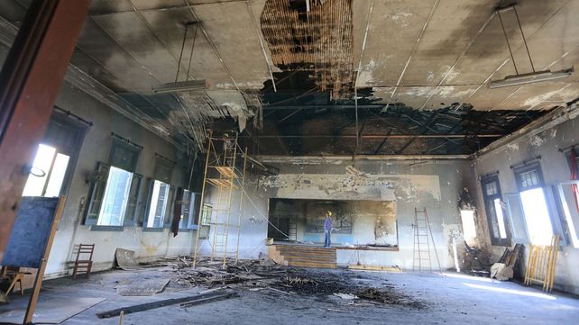 Paralizan las obras en la escuela Rivadavia por deudas con la empresa