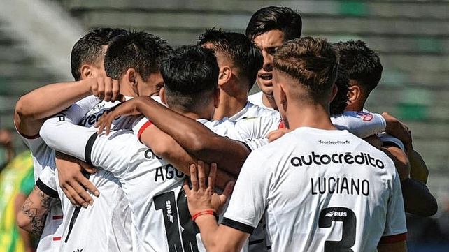 Newells le ganó como visitante a Aldosivi y crece en la tabla de la Liga Profesional.