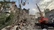 La enorme destrucción que causó un misil ruso en el centro de Zaporiyia. Según Rusia, esta provincia es su territorio y sus habitantes, rusos, pero no duda en lanzar ataques devastadores como éste.