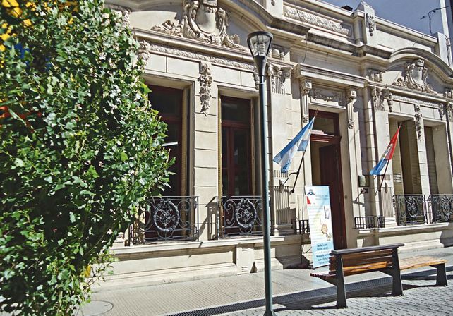 En 1963 se trasladó a su primer edificio propio y actual domicilio en San Martín 2839.