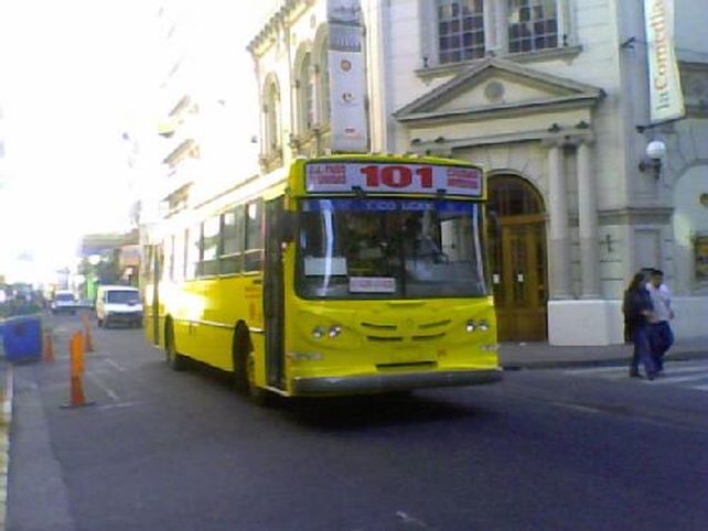 Un menor recibió atención en un colectivo por haber consumido drogas