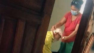 Video: el marido la abandonó pero ella sigue cuidando a su ex suegro y se hizo viral en TikTok