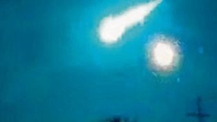 Virtual caída de un meteorito iluminó el cielo correntino