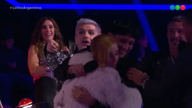 Juliana Gattas y Lali protagonziaron un divertido momento en La voz Argentina.