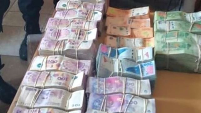 Encontraron más de 7 millones y medio de pesos en el baúl de un auto durante un control