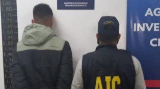 Brandon fue detenido en un edificio de Urquiza al 1000, en pleno centro de Rosario. Le secuestraron un arma y drogas.