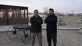 Club Punta Chacra. Dejamos varias pelotas en la cancha para que los pibes entren y juegan, confían el presidente Federico Naveira y el vocal Edgardo Velázquez.