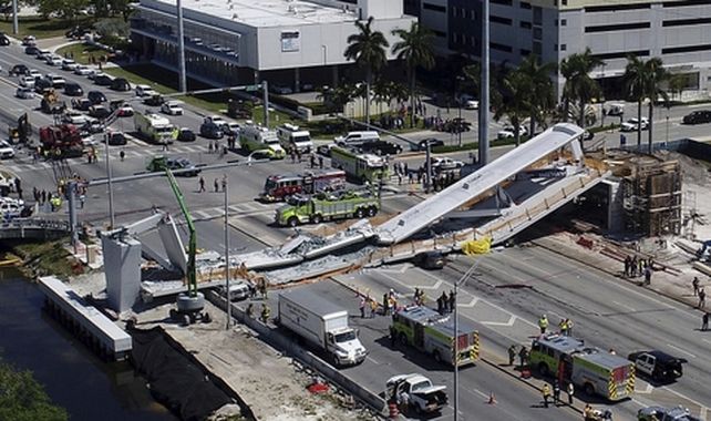 impresionante. El puente yace sobre la calle 8