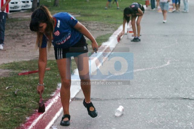 El apoyo de los hinchas tatengues se sintió en la Avenida López y Planes