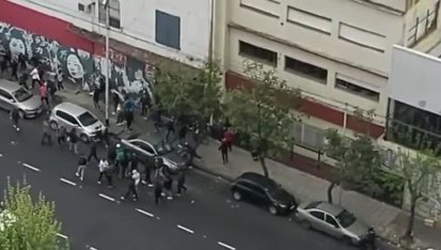Ocho detenidos tras un enfrentamiento entre dos sectores de la barra de Independiente