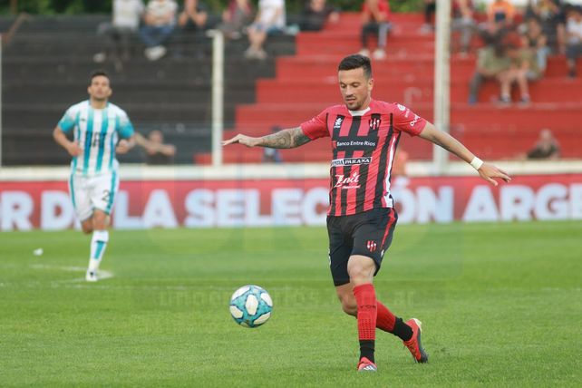 Mathías Abero podría irse de Patronato. Se iría al fútbol de su país: Uruguay.