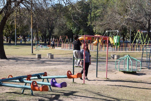 Piden el cambio de los areneros de las plazas de la ciudad para evitar la transmisión de enfermedades.