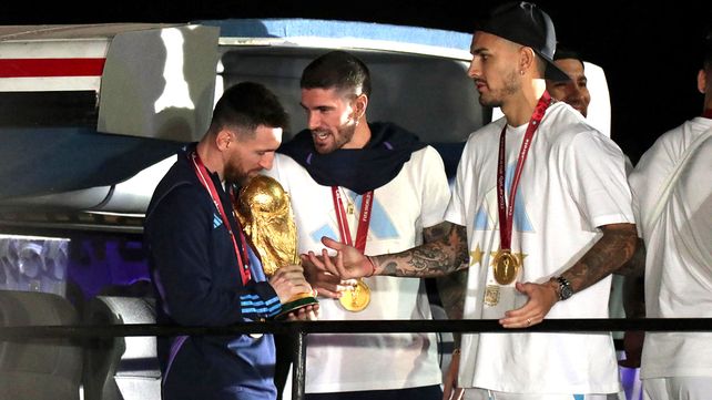 La Copa está en casa: los campeones del mundo llegaron a Argentina
