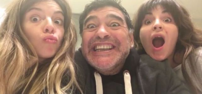 Tres de un par perfecto. Diego con Giannina y Dalma en la última foto difundida ayer