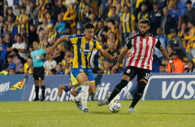Agustín Sández no estaba al cien desde lo físico, pero igual fue al banco ante el Lobo. Ingresó en el complemento.