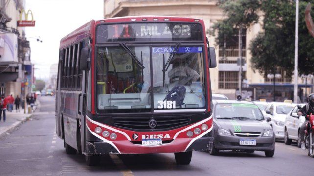 Choferes de transporte urbano de pasajeros en Paraná esperan el depósito de sus haberes. Mañana estaría la totalidad del sueldo