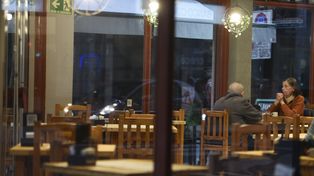 Las tacitas que brillan por su ausencia. La costumbre de sentarse a tomar un café parece ir perdiéndose.