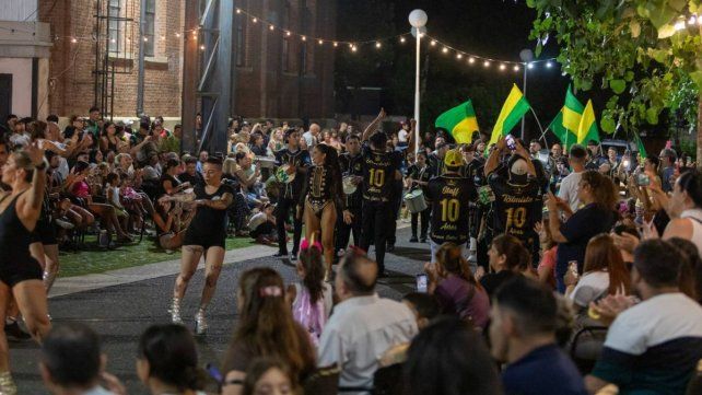 La Noche de las Ciudades mostró el carnaval de Feliciano, Victoria y Paraná
