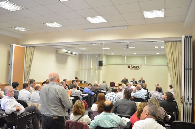 Dirigentes de FAGDUT de todo el país en la sede nacional del sindicato. &nbsp;