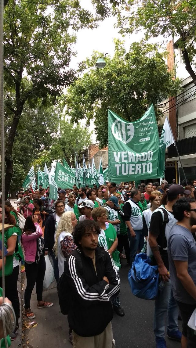 Los gremios santafesinos arriban a Buenos Aires para marchar contra las políticas del gobierno