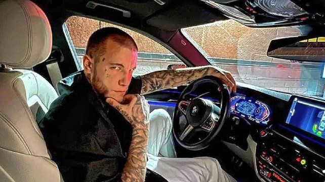 Alex Caniggia mostró su auto de lujo con un polémico mensaje: Al pobre...