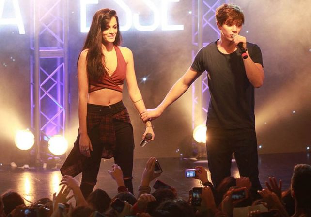 En su debut como cantante, Julián Serrano hizo estallar La Trastienda
