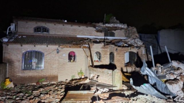 El derrumbe ocurrió en pleno centro de Oliveros.