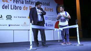 La Feria del Libro abrió con una protesta docente
