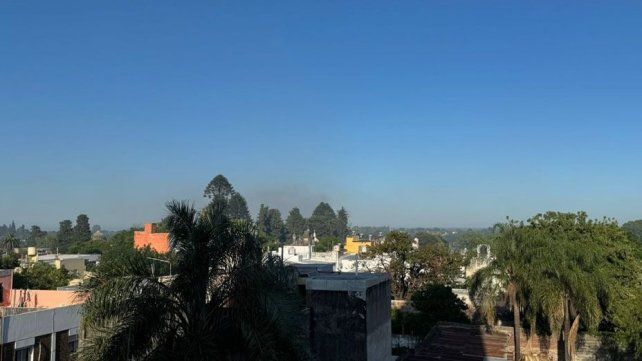 Una nube de humo se observó en la zona del volcadero.