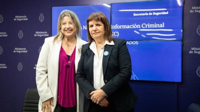 Patricia Bullrich junto a la nueva ministra de Seguridad