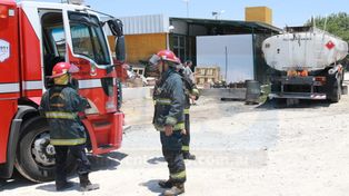 Bomberos Zapadores de Paraná trabajan en un incidente ocurrido en una estación de servicios de calle Almafuerte&nbsp;