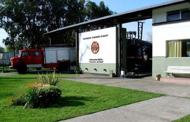 Ladrones aprovechan un incendio para asaltar un cuartel de bomberos