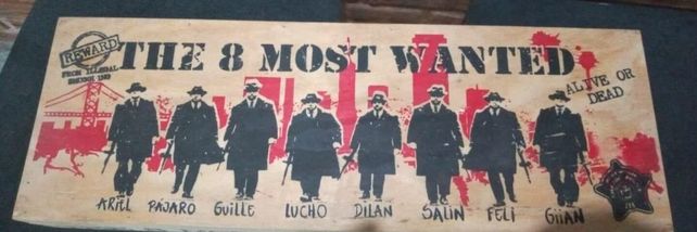 Un afiche encontrado en un allanamiento que muestra las generaciones de Los Monos. (Policía),