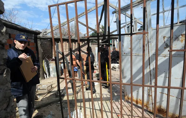 La casa abandonada del barrio La Florida donde el cadáver de Rocío Gómez fue hallado en un pozo con cal.&nbsp;