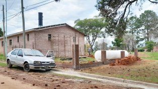 Vecinos de Villa Zorraquín piden al intendente que frene la construcción del crematorio que el obispado de Concordia instala sin evaluación de impacto ambiental
