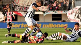 Chacarita quiere desatar el primer festejo en la Superliga