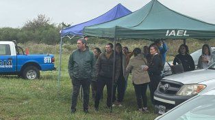 Vecinos autoconvocados se reunieron en el cruce de las rutas para visibilizar el reclamo por mejoras en seguridad vial. El viernes hubo un choque fatal en la zona.