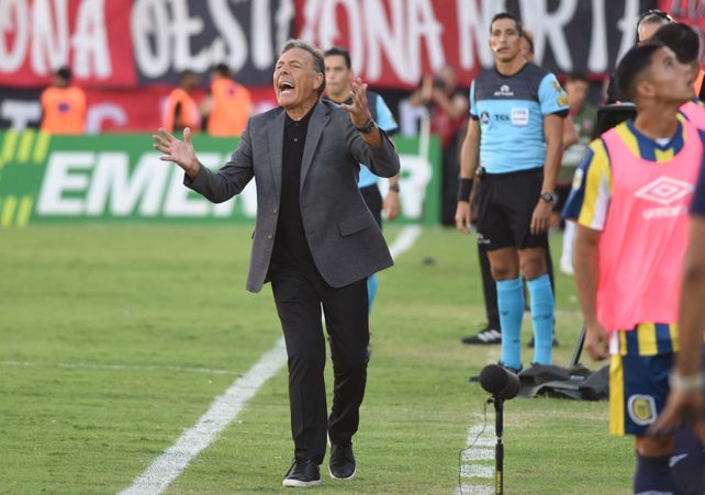 En el clásico del torneo pasado, Russo dispuso la inclusión de un tercer central. El resultado fue empate.