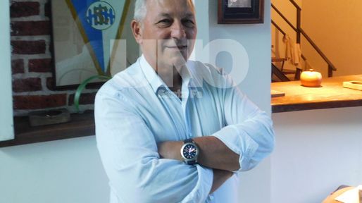Jorge Bruzzone asume en la UAR