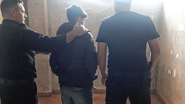 Cayó preso al intentar robar autopartes de autos enfrente de una comisaría