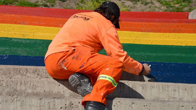Pintan la Escalera de la Diversidad en el Parque Urquiza