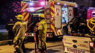 Bomberos sofocaron el incendio de una vivienda y sus moradores denunciaron ante la Policía que habían recibido amenazas