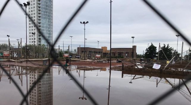 Los detrozos en la zona del puerto