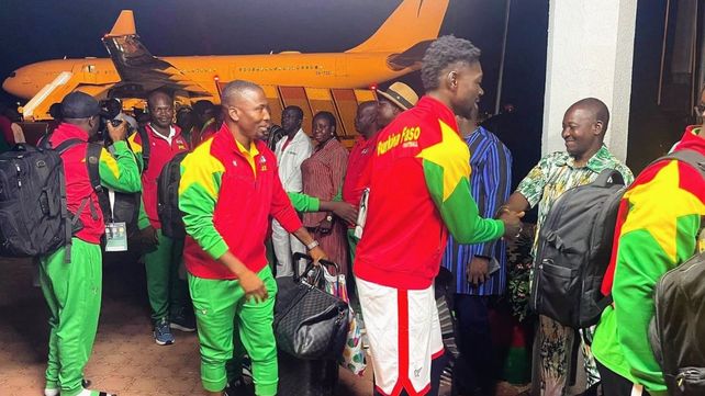 Los jugadores de Burkina Faso fueron recibidos con honores tras la derrota ante la selección argentina: “Un acto patriótico”.