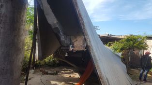 Se voló el techo de una casa en barrio Centenario
