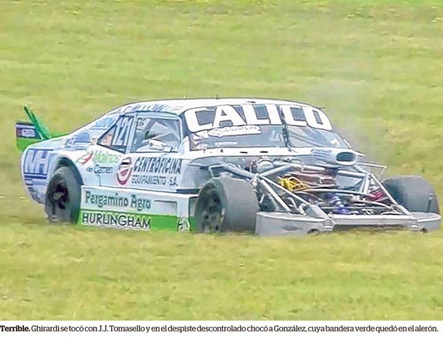 Ghirardi se toc&oacute; con J.J.Tomasello y en el despiste descontrolado choc&oacute; a Gonz&aacute;les