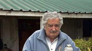 Pepe Mujica, el hombre sencillo y presidente de un país que también levantó a un obrero que hacía dedo