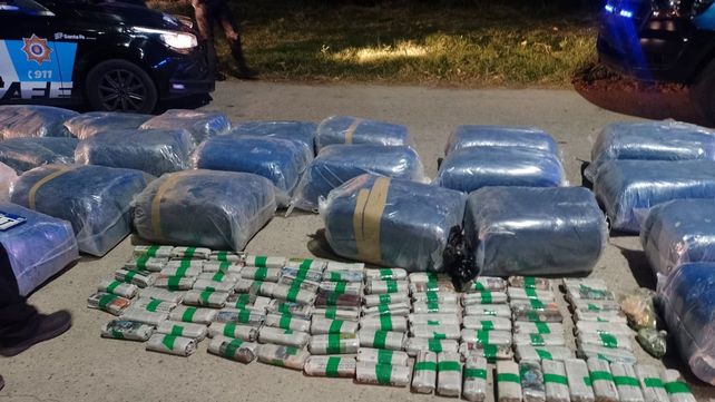 Tras una persecución interceptan en la zona sur a una camioneta con hojas de coca sin procesar