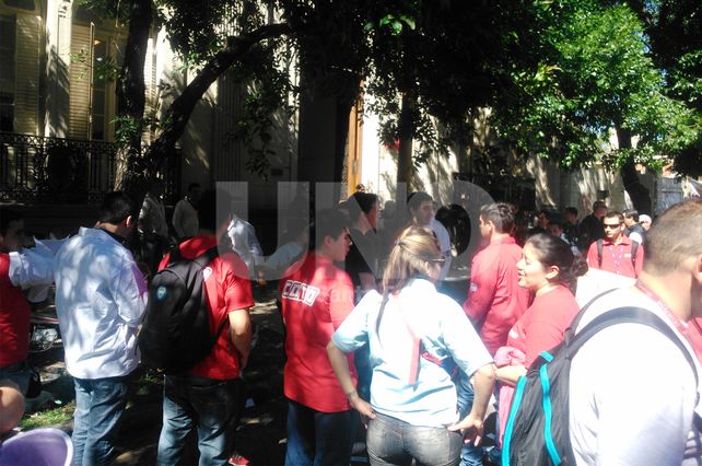 Comenzó la reunión en el ministerio de Trabajo con los empleados de la empresa Coto