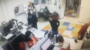 No la querían atender por no tener tapabocas: se sacó la bombacha y se cubrió la cara